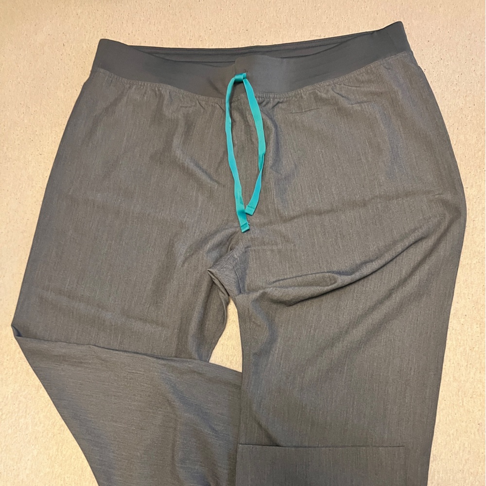 Figs Women's Graphite Livingston- Basic Scrub Pan… - image 1